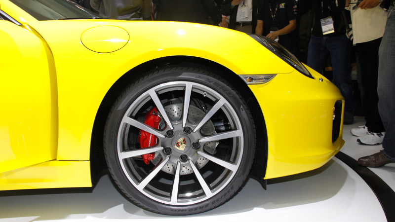 Illustration for article titled 2014 Porsche Cayman: First Liveshots Of Stuttgart's Sexy Little Minx